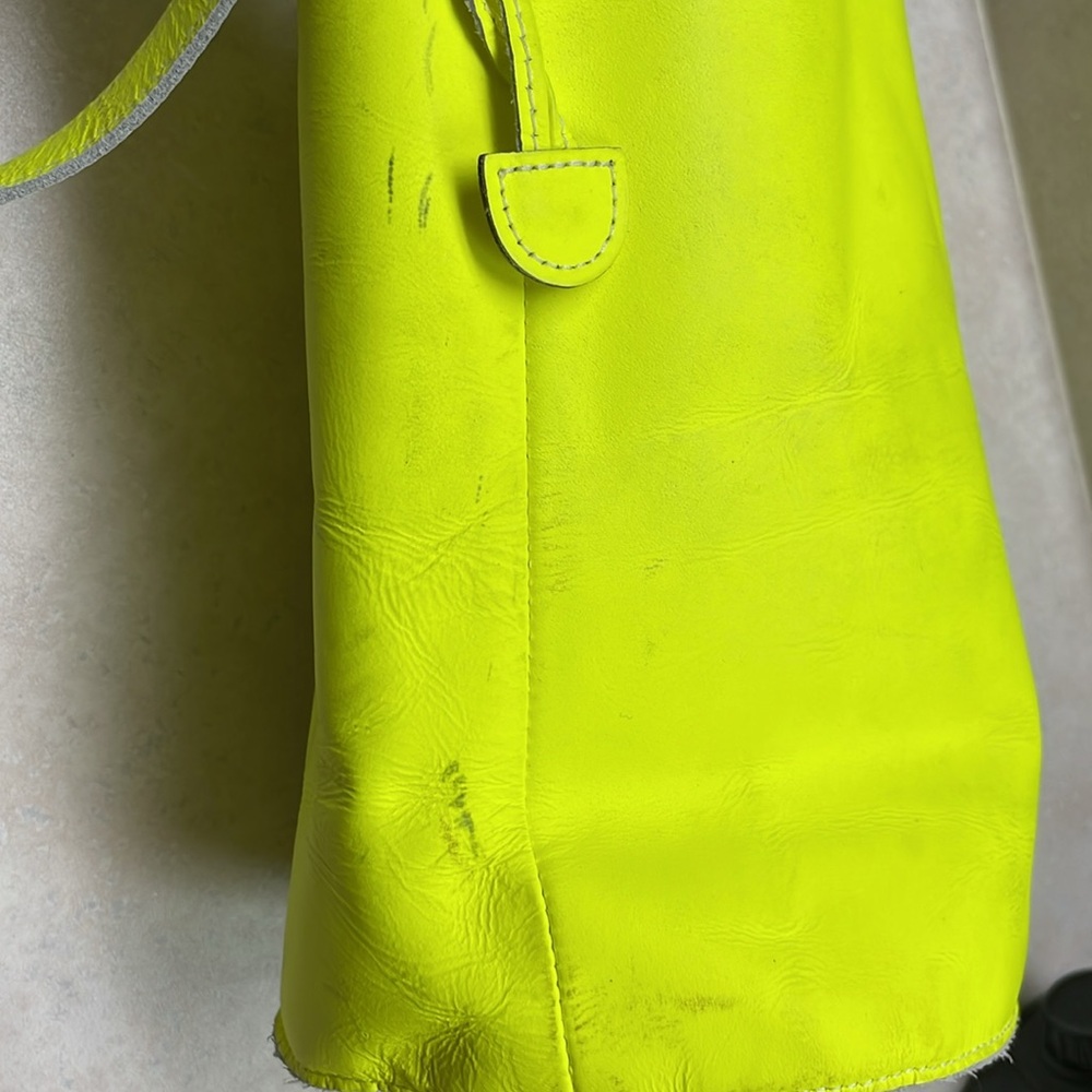 Baggu Crossbody Bag - Picture 9 of 11